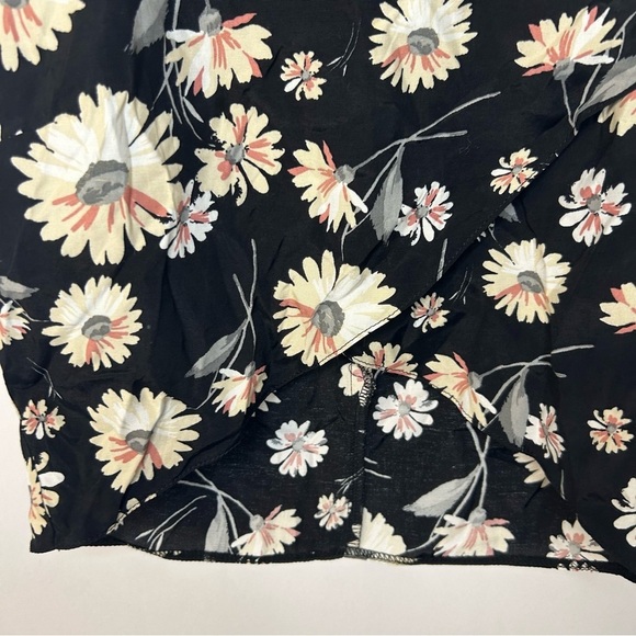 Miss Selfridge Black Floral Daisy Print 2-Piece Outfit w/ Crop Top, Shorts Sz 2 - Picture 4 of 13